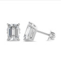 2.00 karaat solitaire oorbellen in wit goud met emerald cut diamanten