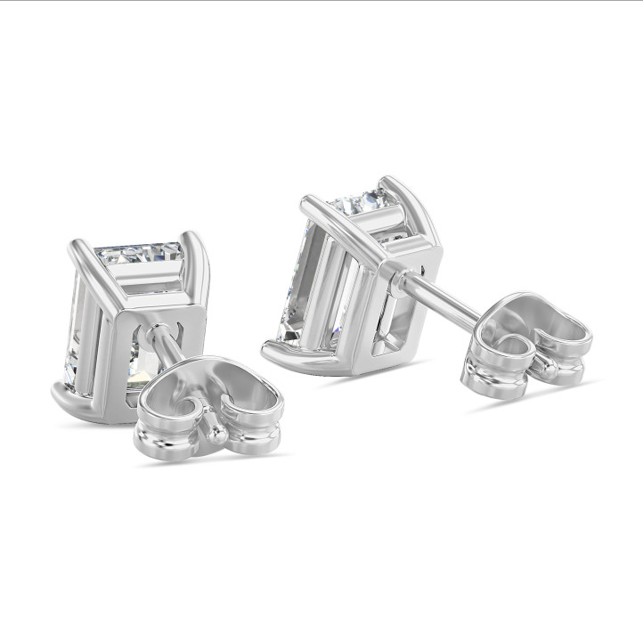 2.00 karaat solitaire oorbellen in wit goud met emerald cut diamanten