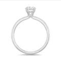 3.00 karaat solitaire ring met een ovale diamant in wit goud