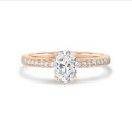 1.00 karaat solitaire ring met een ovale diamant in rood goud met zijdiamanten