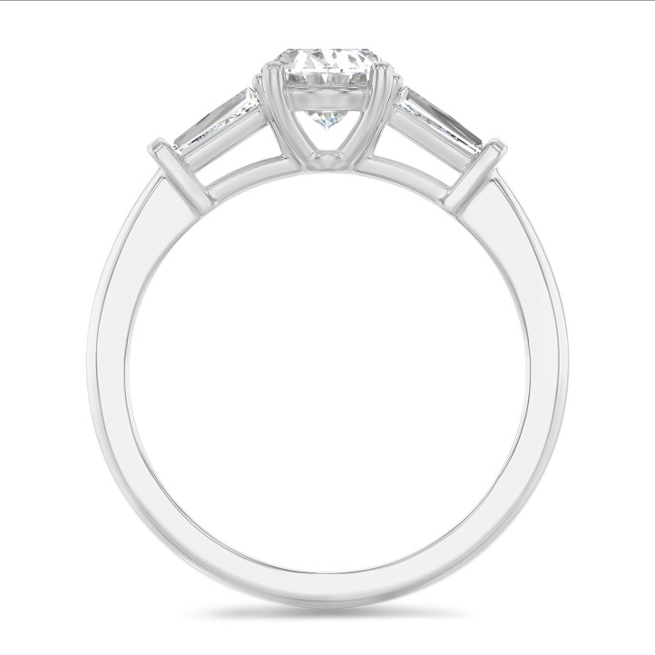 1.00 karaat trilogie ring in platina met een ovale lab grown diamant en lab grown conische baguettes
