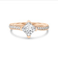 2.50 karaat solitaire ring in rood goud met lab grown princess diamant en lab grown zijdiamanten