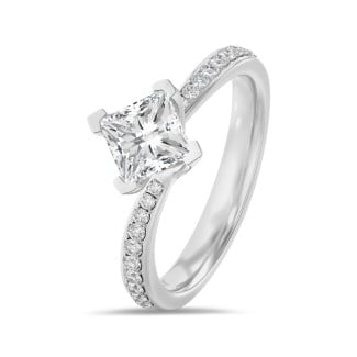 2.50 karaat solitaire ring in platina met lab grown princess diamant en lab grown zijdiamanten