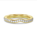 0.20 karaat gebogen alliance (half gezet) in geel goud met ronde lab grown diamanten