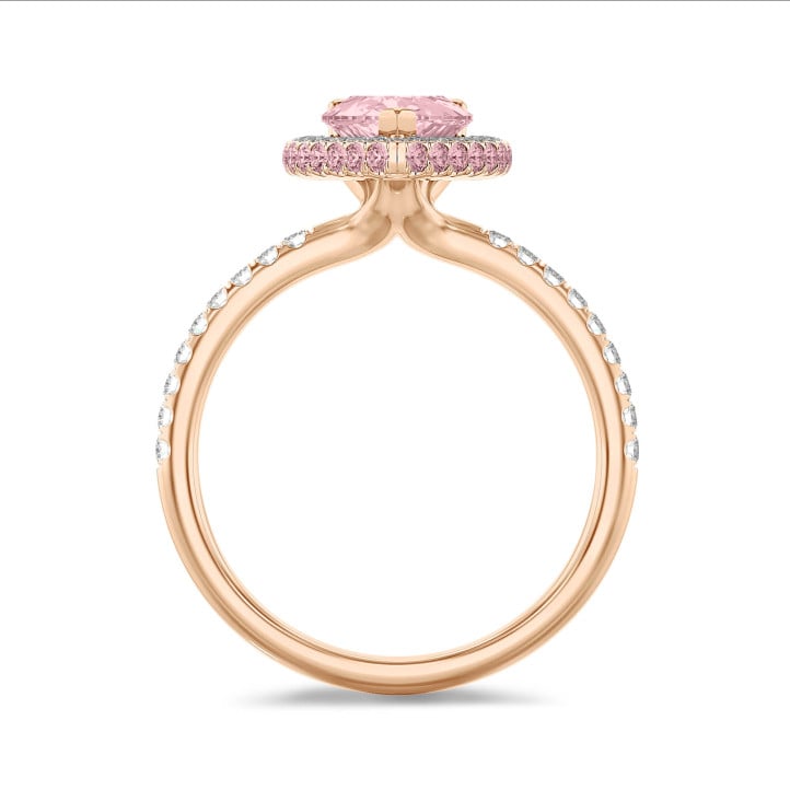 2.00 karaat solitaire witte halo ring met roze zijhalo en roze peervormige lab grown diamant en lab grown zijdiamanten in rood goud