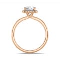 5.00 karaat halo solitaire ring met een cushion diamant in rood goud met ronde diamanten