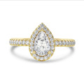 5.00 karaat halo solitaire ring met peervormige lab grown diamant in geel goud met ronde lab grown diamanten