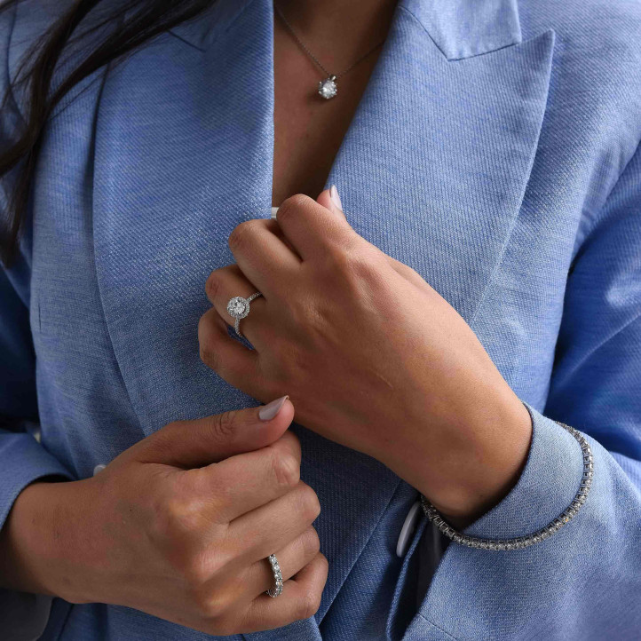 1.20 karaat halo solitaire ring in wit goud met ronde lab grown diamanten