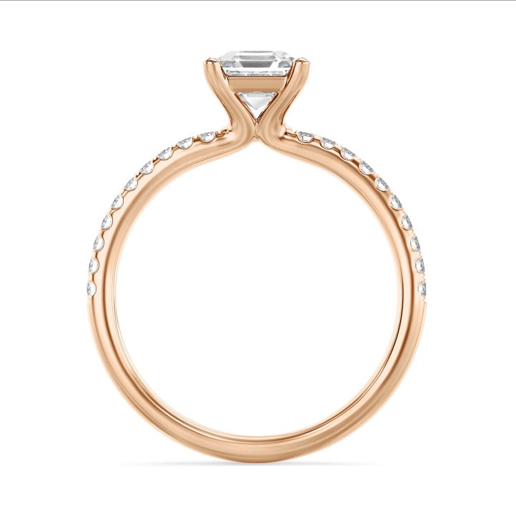 2.00 karaat solitaire ring met een lab grown asscher cut diamant in rood goud en lab grown zijdiamanten