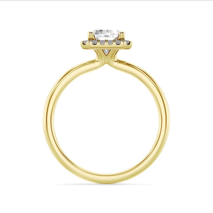 5.00 karaat halo solitaire ring met een lab grown radiant cut diamant in geel goud en ronde lab grown diamanten