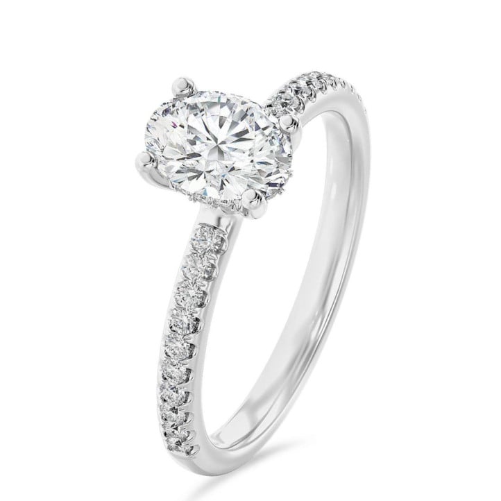 2.50 karaat solitaire ring met een ovale lab grown diamant en hidden halo in wit goud