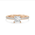 5.00 karaat solitaire ring met een lab grown princess diamant en hidden halo in rood goud