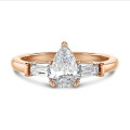 2.00 karaat trilogie ring in roodgoud met peervormige lab grown diamant en conische lab grown baguettes