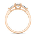 2.00 karaat trilogie ring in roodgoud met een ovale lab grown diamant en lab grown conische baguettes