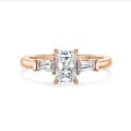 2.00 karaat trilogie ring in roodgoud met een lab grown radiant cut diamant en lab grown conische baguettes