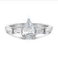 3.00 karaat trilogie ring in witgoud met peervormige lab grown diamant en conische lab grown baguettes