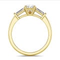 3.00 karaat trilogie ring in geelgoud met peervormige lab grown diamant en conische lab grown baguettes