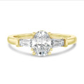 3.00 karaat trilogie ring in geelgoud met een ovale lab grown diamant en lab grown conische baguettes