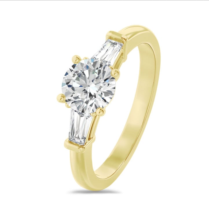 3.00 karaat trilogie ring in geelgoud met ronde lab grown diamant en conische lab grown baguettes
