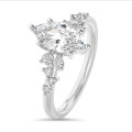 1.50 karaat solitaire clusterring in witgoud met marquise diamant