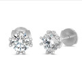 4.00 karat tektaş sekiz çatallı beyaz altın pırlanta küpe