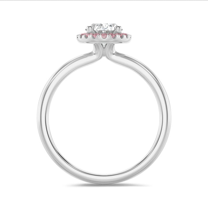 Beyaz altından, oval elmaslı, yuvarlak pembe elmaslarla süslenmiş 1,00 karatlık solitaire halo yüzük