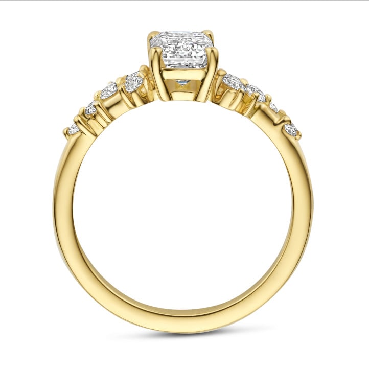 1.00 karat solitaire cluster yüzük. sarı altın ve zümrüt kesim pırlanta