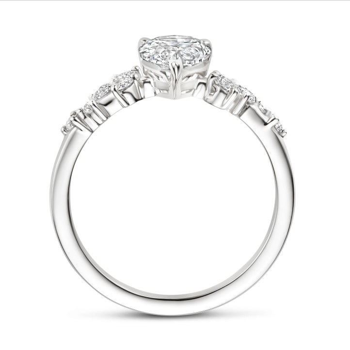 1.20 karat beyaz altın solitaire küme yüzük. armut kesim pırlanta