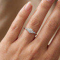 1.20 karat beyaz altından yuvarlak pırlantalı tektaş küme yüzük